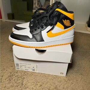 Nike Air Jordan 1 Mid